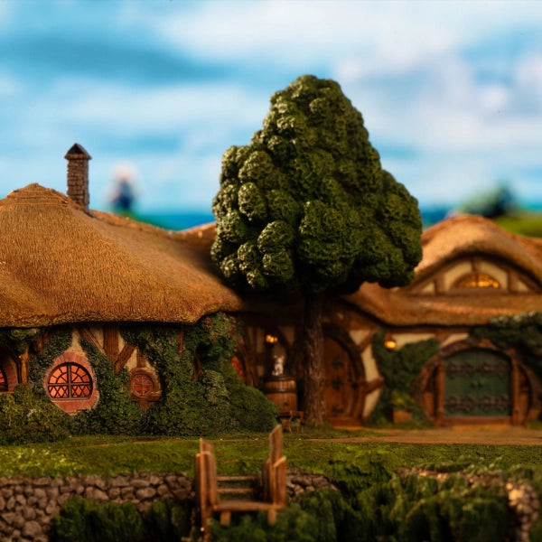 Lord of the Rings — The Green Dragon Inn Environment Statue (Weta Workshop, Limited Edition of 600)